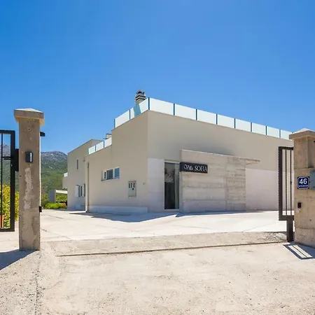 Luxury Wisdom Near Split, Private Pool Villa *